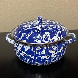 Golden Rabbit Dutch Oven Pot w/ Lid